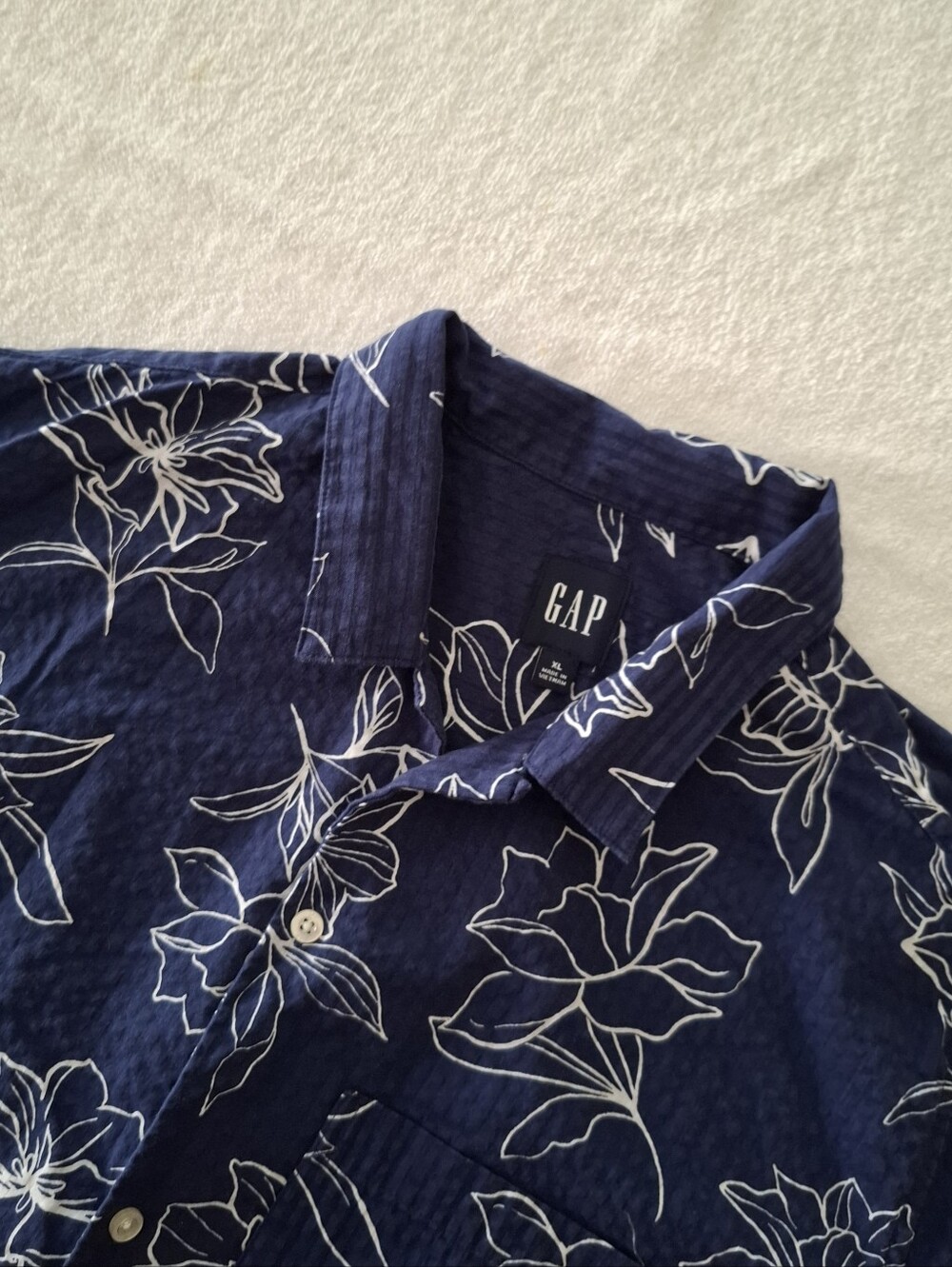 GAP Mens X-Large Navy Blue Floral Seersucker Short Sleeve Button Down Camp Shirt